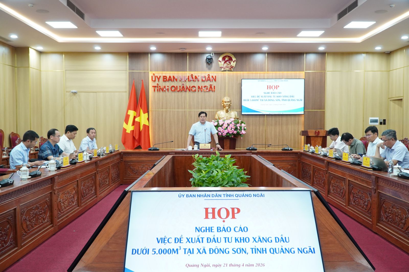 Doanh nghiệp đề xuất đầu tư kho xăng dầu dưới 5.000m3 tại vị trí tiếp giáp mặt nước, gần cửa biển: Chủ tịch UBND tỉnh nói gì?- Ảnh 1.