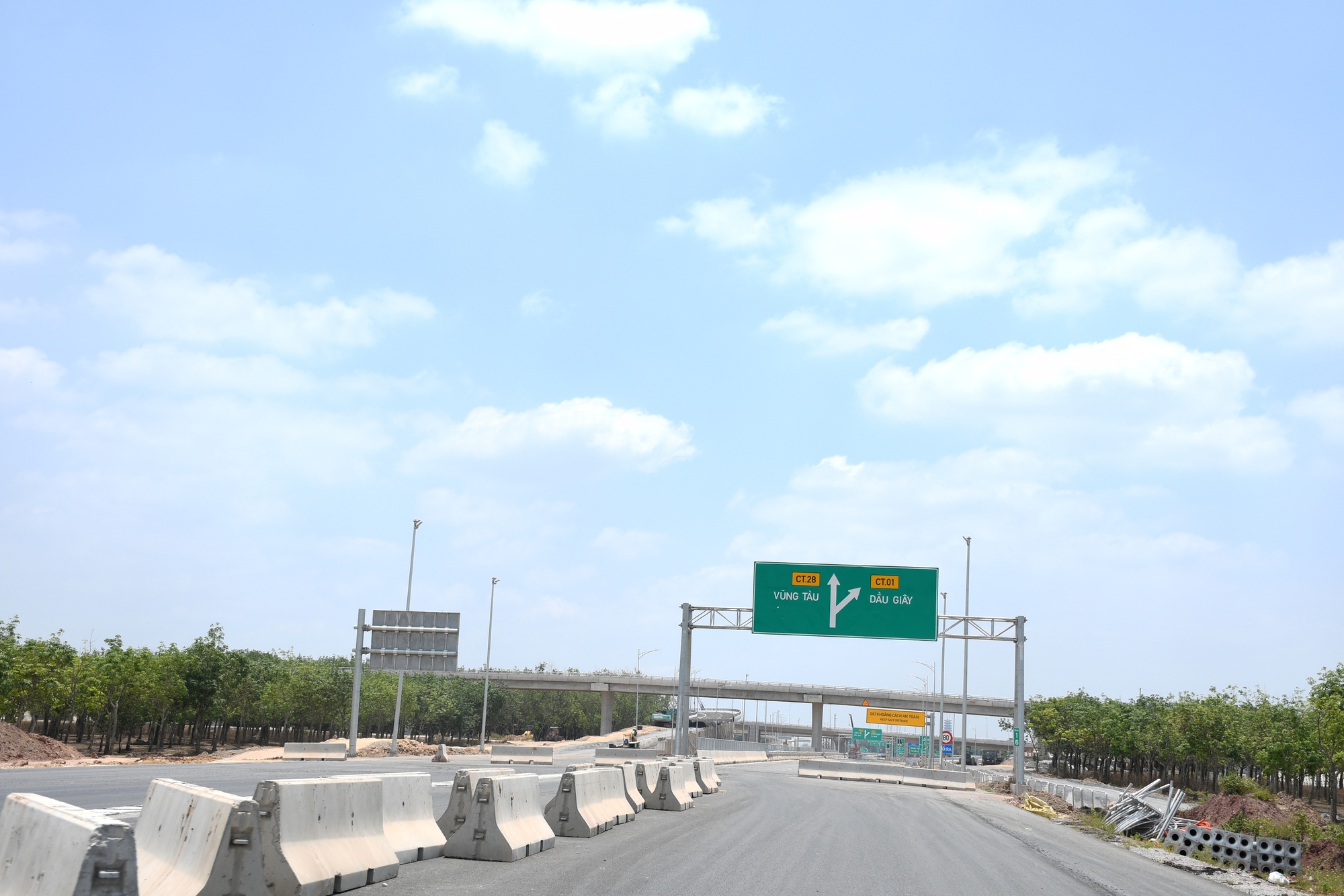 Chủ tịch UBND tỉnh Đồng Nai yêu cầu hoàn thành dự án giao thông kết nối sân bay Long Thành - Ảnh 4.