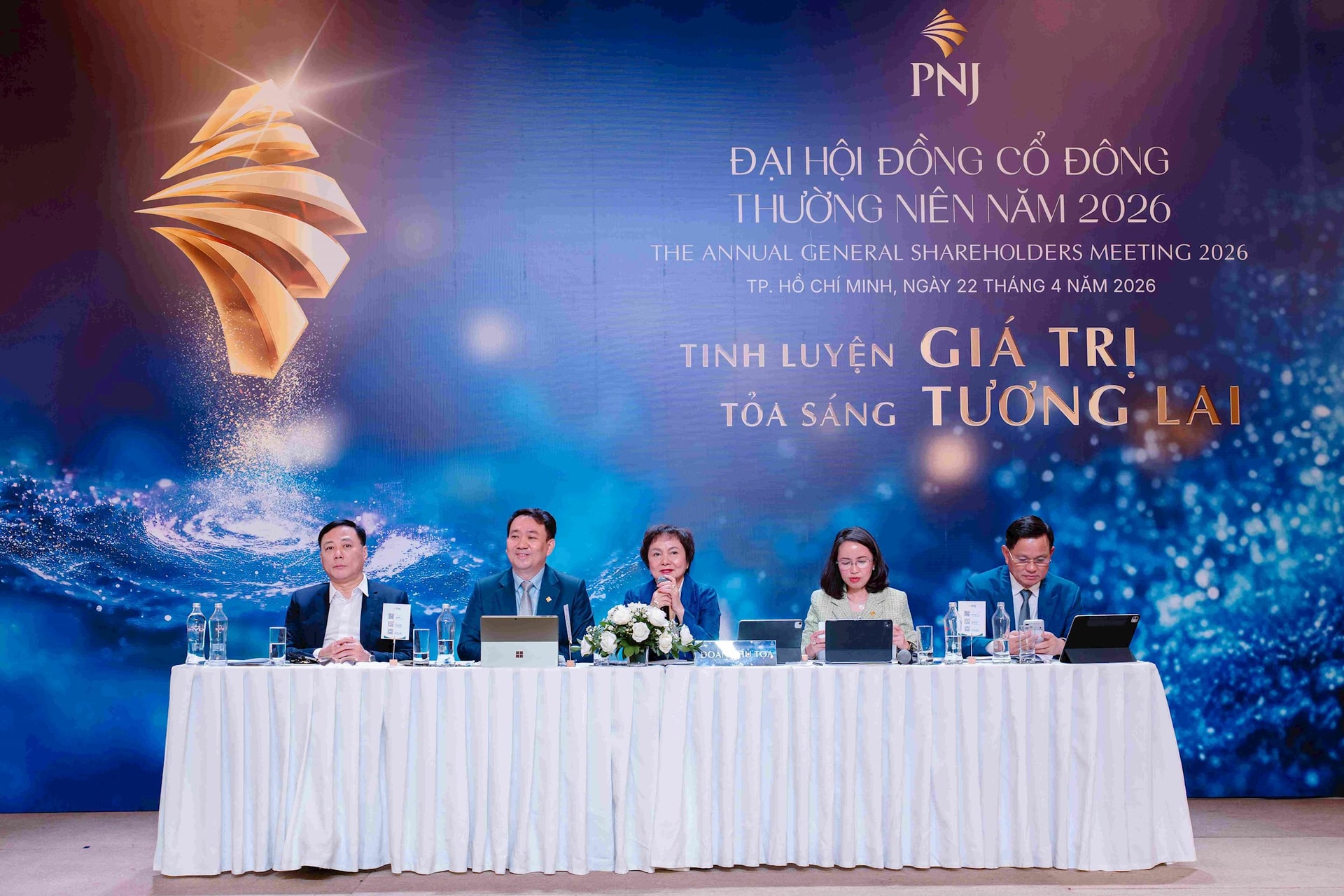 Chủ tịch PNJ Cao Thị Ngọc Dung: Sẵn sàng nhập tối đa quota vàng, hé lộ "vũ khí" giữ biên lợi nhuận 20%- Ảnh 5.