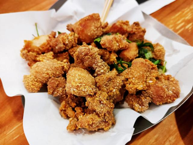 Warren Buffett, Donald Trump đều thích gà rán, nước ngọt có ga nhưng vẫn rất khỏe mạnh, bác sĩ tiết lộ: Không phải từ bỏ đồ ăn vặt nhưng cần lưu ý 3 điều - Ảnh 2.