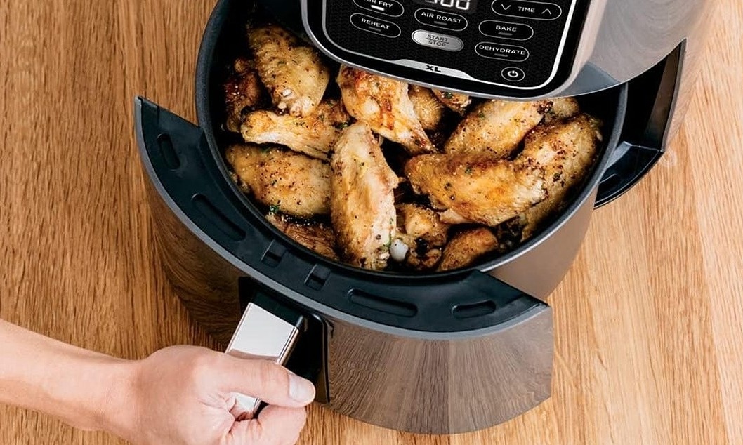 Lưu ý với những người đang sử dụng nồi chiên không dầu- Ảnh 2.