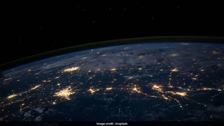 Nhà vật lý đoạt giải Nobel cảnh báo rủi ro tồn vong của nhân loại trong 35 năm tới: Xác suất 2% mỗi năm và phép tính đáng lo ngại- Ảnh 2.