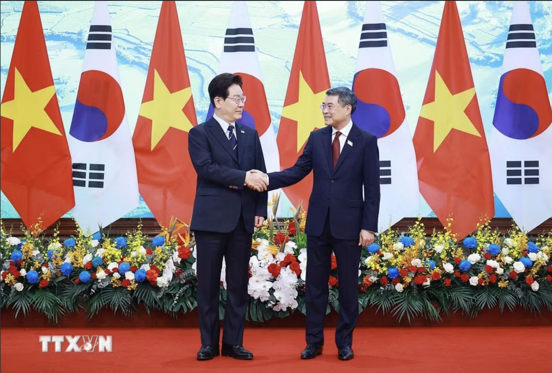 Thủ tướng Lê Minh Hưng hội kiến Tổng thống Hàn Quốc Lee Jae Myung - Ảnh 5.