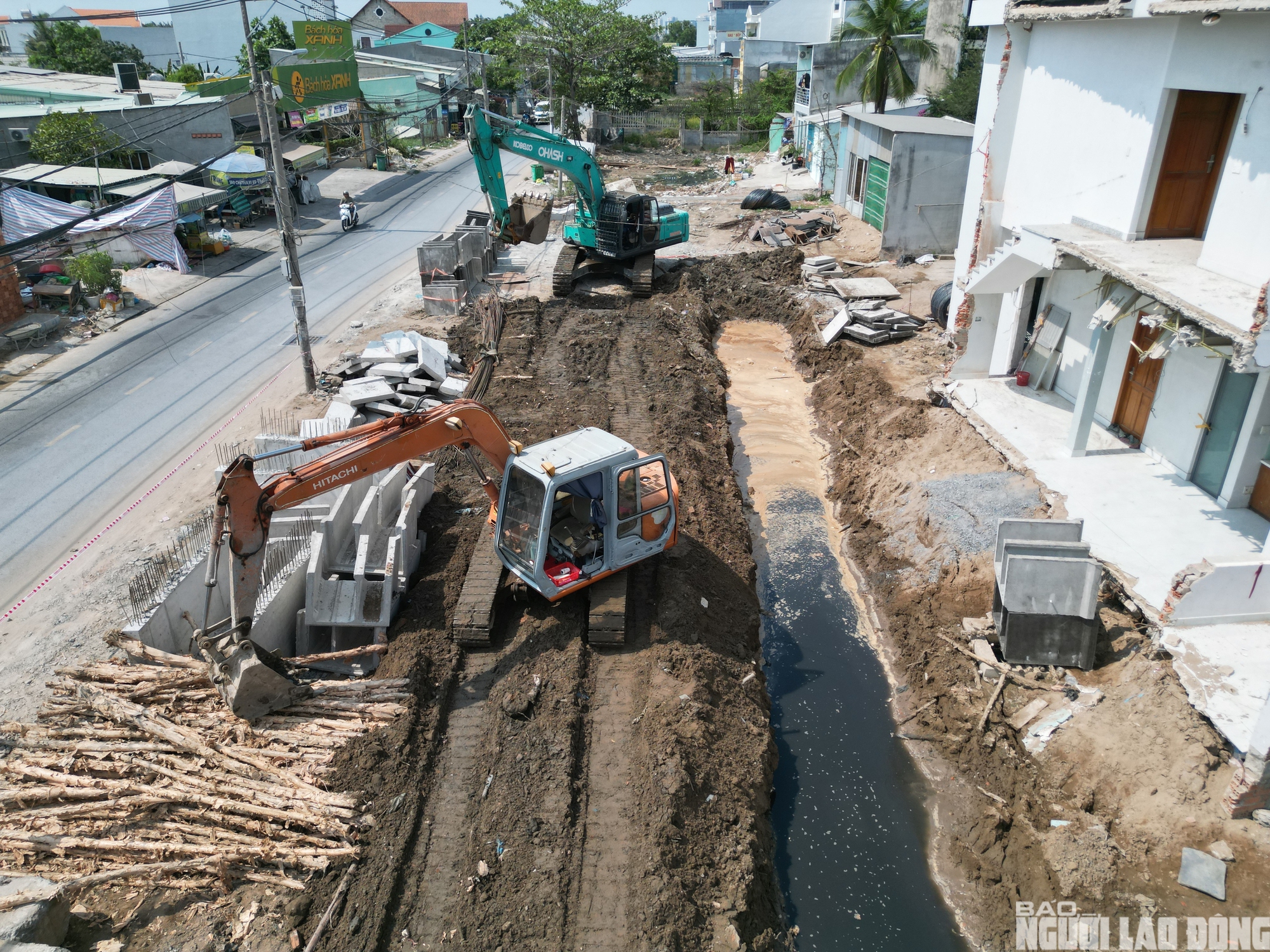 Cận cảnh công trường cầu gần 500 tỉ đồng nối TPHCM với cửa ngõ đi Tây Ninh- Ảnh 2.