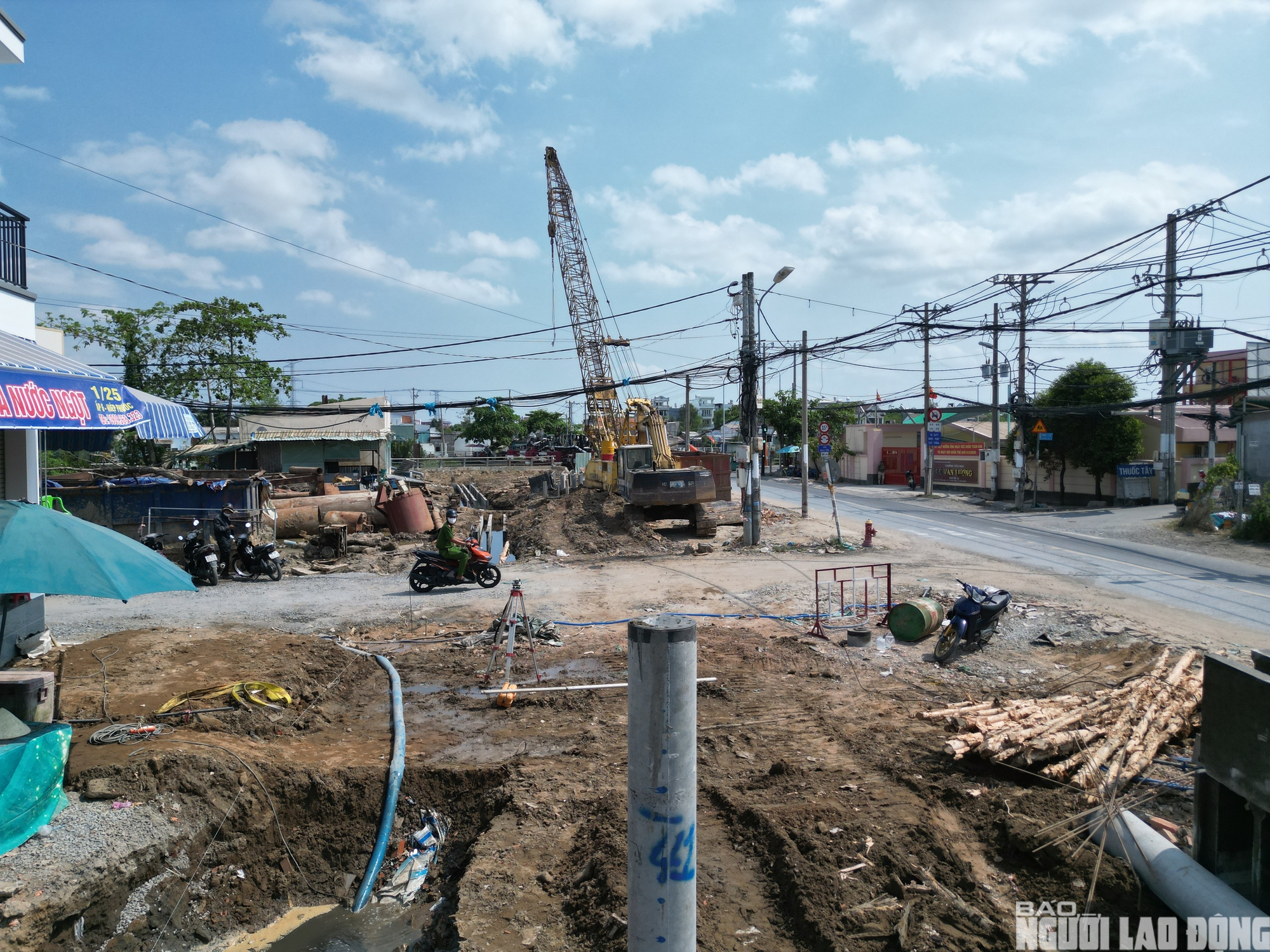 Cận cảnh công trường cầu gần 500 tỉ đồng nối TPHCM với cửa ngõ đi Tây Ninh- Ảnh 3.