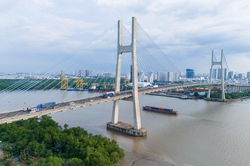 Cầu dây văng tĩnh không cao nhất Việt Nam trị giá 23.000 tỷ, kết nối tới siêu dự án 16 tỷ USD sắp đạt cột mốc then chốt trong vài ngày tới- Ảnh 1.