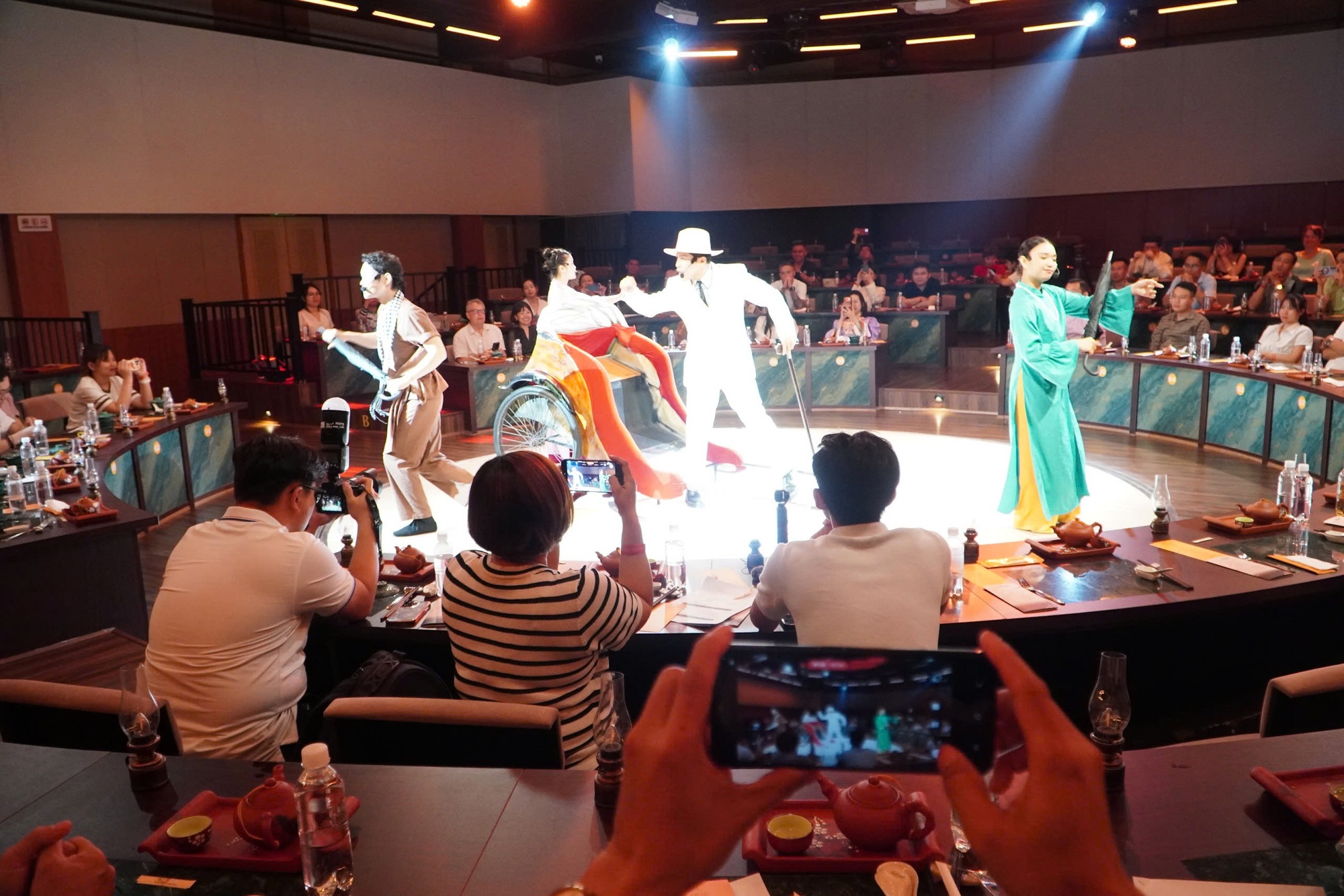 Khai phá "mỏ vàng" kinh tế cuối tuần - Ảnh 1.