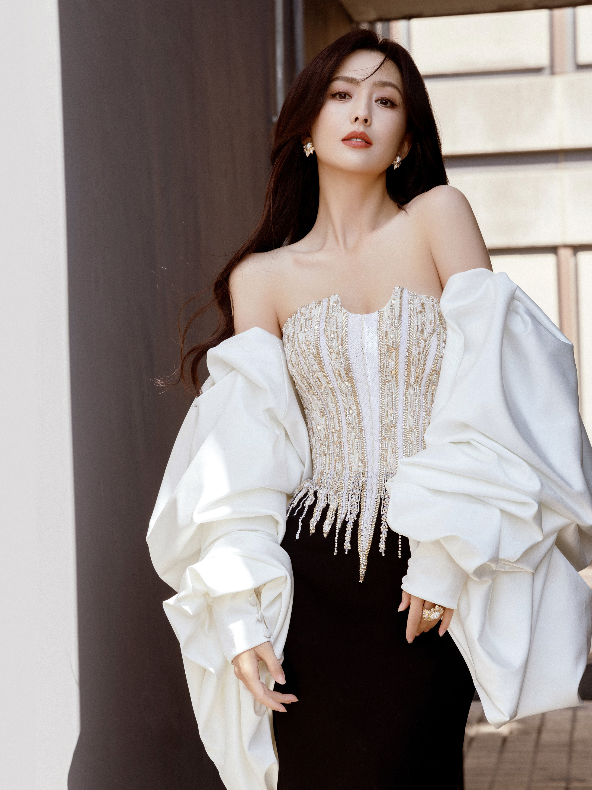 Mẹ đơn thân showbiz "cấm cả nước nói xấu mình": 1 phút xóa 1.000 bài "bóc phốt" gây choáng váng, ngày ly hôn mua liền biệt phủ 3.000m2 ăn mừng  - Ảnh 7.