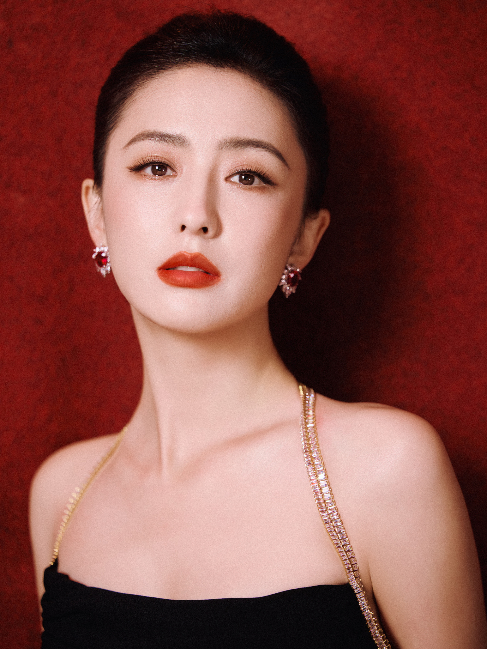 Mẹ đơn thân showbiz "cấm cả nước nói xấu mình": 1 phút xóa 1.000 bài "bóc phốt" gây choáng váng, ngày ly hôn mua liền biệt phủ 3.000m2 ăn mừng  - Ảnh 3.