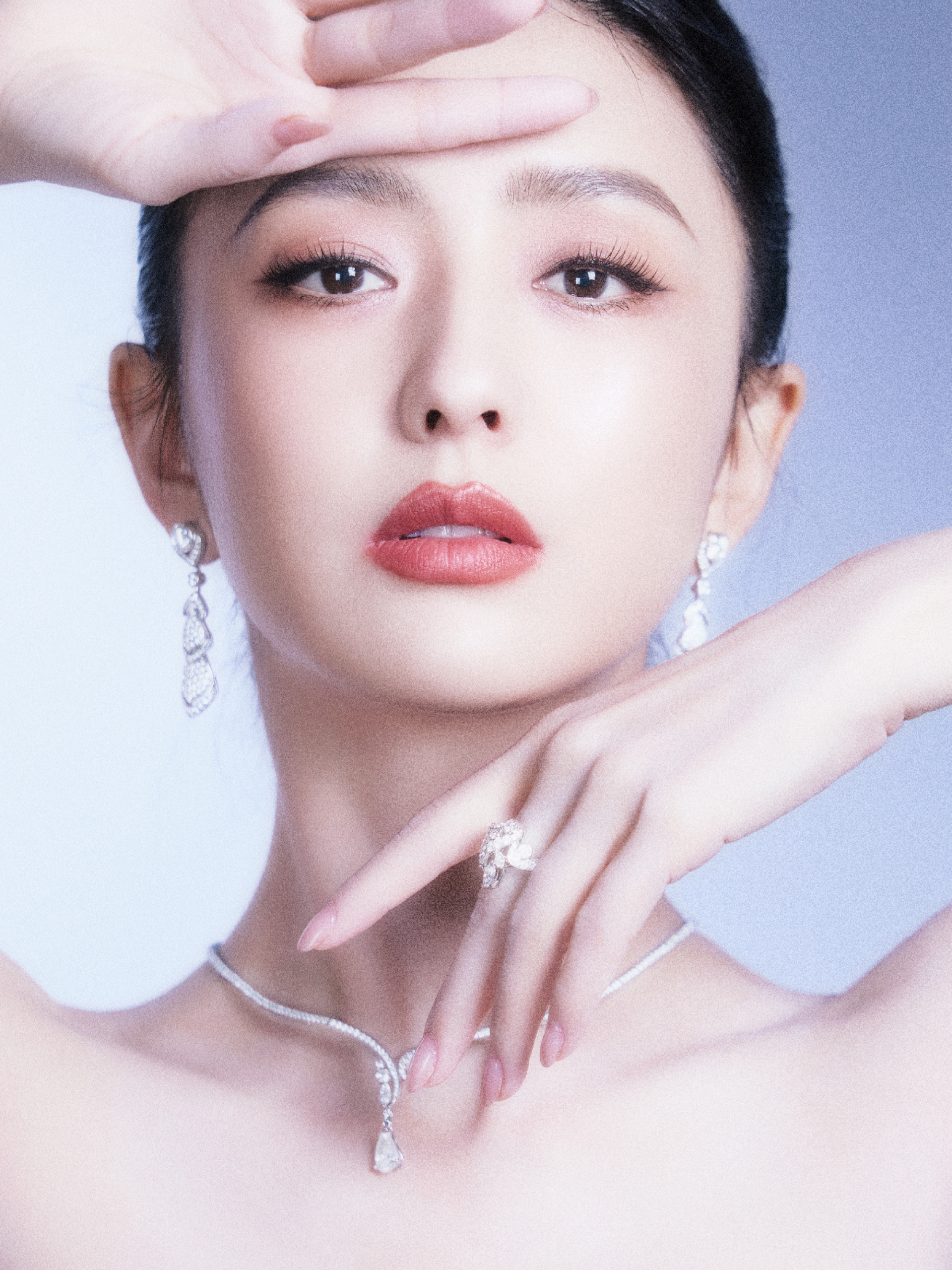 Mẹ đơn thân showbiz "cấm cả nước nói xấu mình": 1 phút xóa 1.000 bài "bóc phốt" gây choáng váng, ngày ly hôn mua liền biệt phủ 3.000m2 ăn mừng  - Ảnh 1.