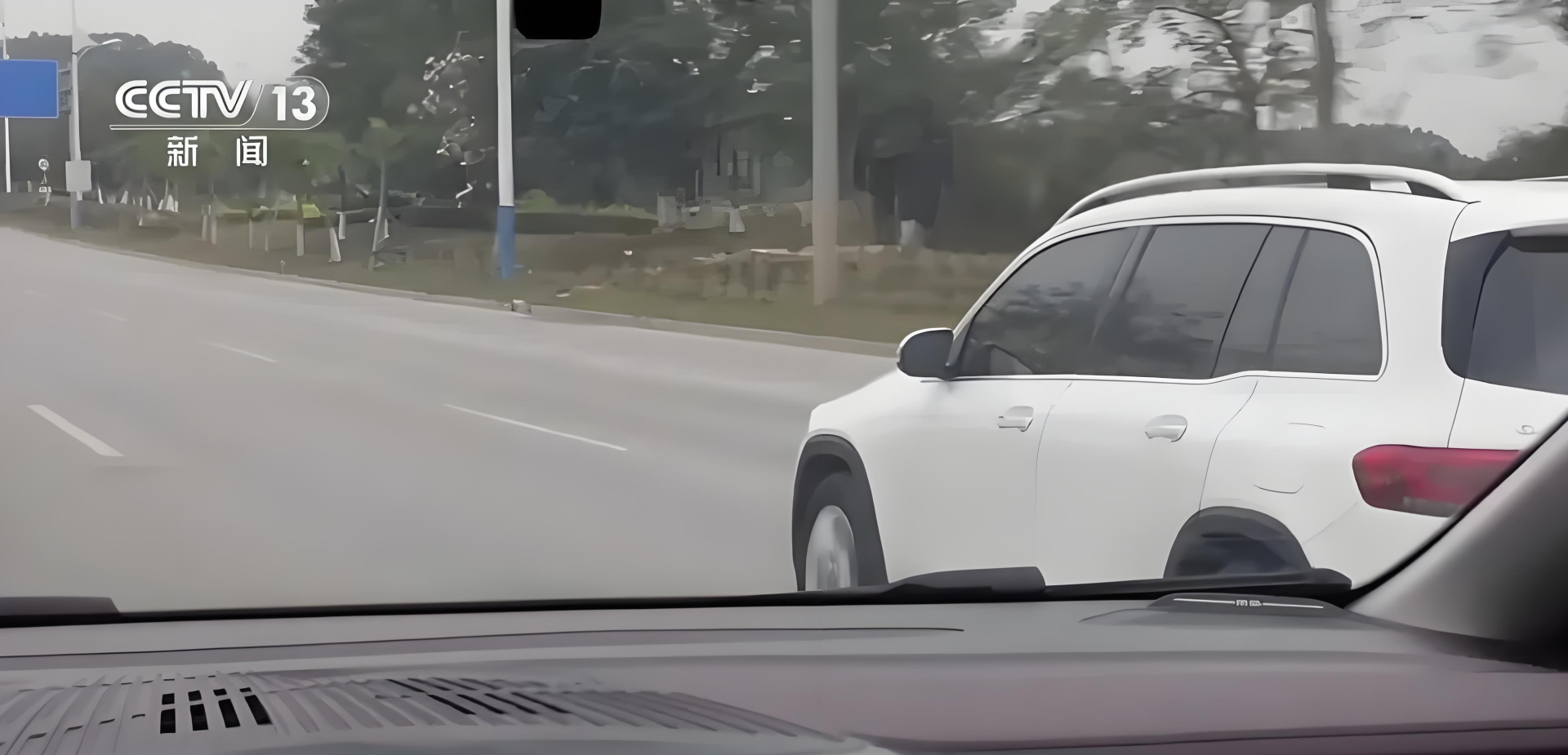 Học sinh trường chuyên tham gia đường dây đưa người vượt biên trái phép, khi bị bắt trong tài khoản có hơn 770 triệu- Ảnh 2.