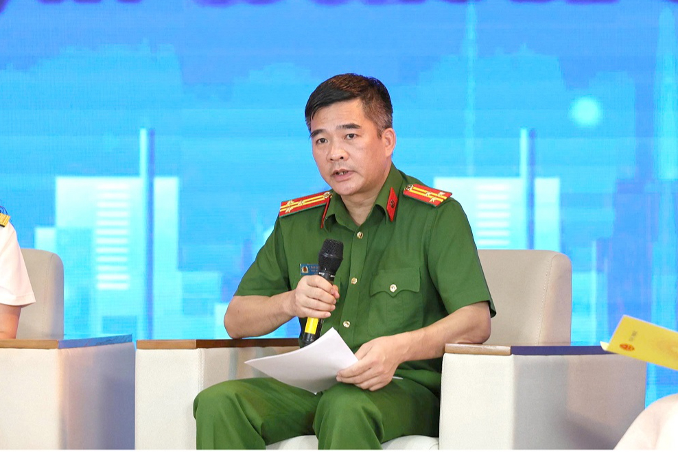 Công an tiết lộ thủ đoạn mua bán hóa đơn khống: Tiền vẫn chạy qua ngân hàng, nhưng giao dịch không có thật- Ảnh 2.