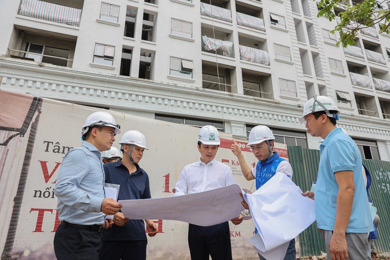 Ông Trịnh Văn Quyết trực tiếp ra công trường, dự án trên đất vàng thủ đô của FLC chạy nước rút trước giờ G- Ảnh 1.