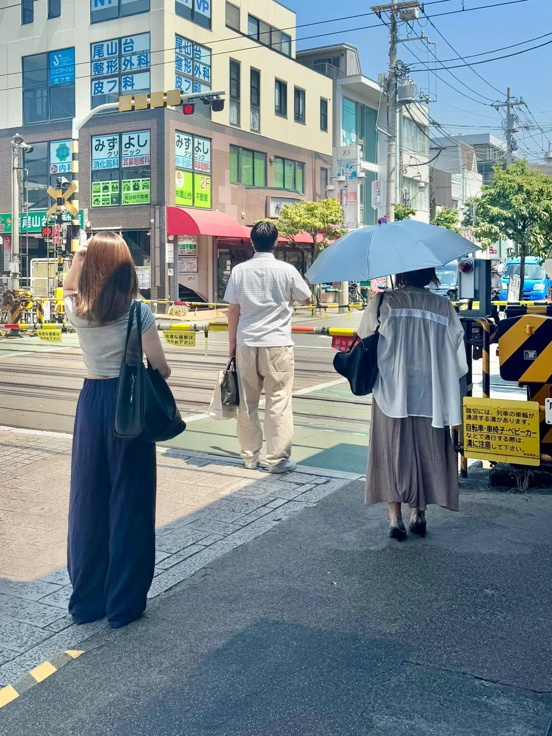 Ra ngoài 30 phút thôi nhưng da xuống tone thấy rõ: Đây là cách phụ nữ Nhật chống nắng mỗi ngày - Ảnh 1.