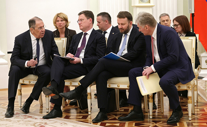 Nhân vật đặc biệt vừa tới gặp ông Putin: Kremlin huy động cả lãnh đạo tình báo, cử chỉ của ông Lavrov hé lộ bí ẩn- Ảnh 2.