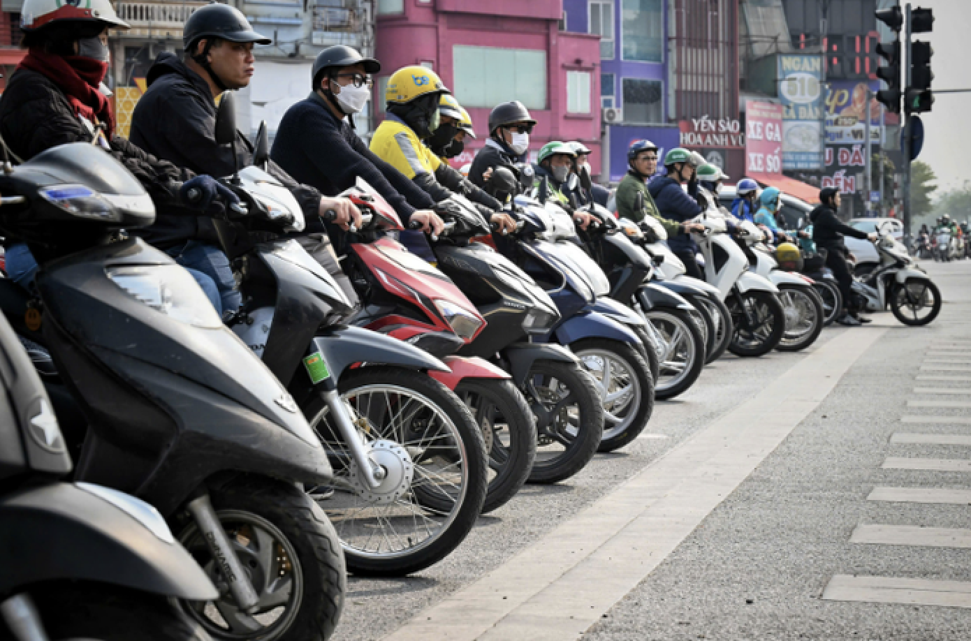 Vì sao Hà Nội cấm xe máy xăng Tại Hoàn Kiếm từ tháng 7 năm 2026? - Ảnh 1.