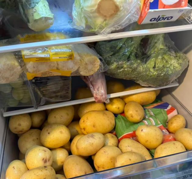 Đừng nhét 7 thứ này vào tủ lạnh nữa: Càng bảo quản càng mất tiền oan- Ảnh 2.