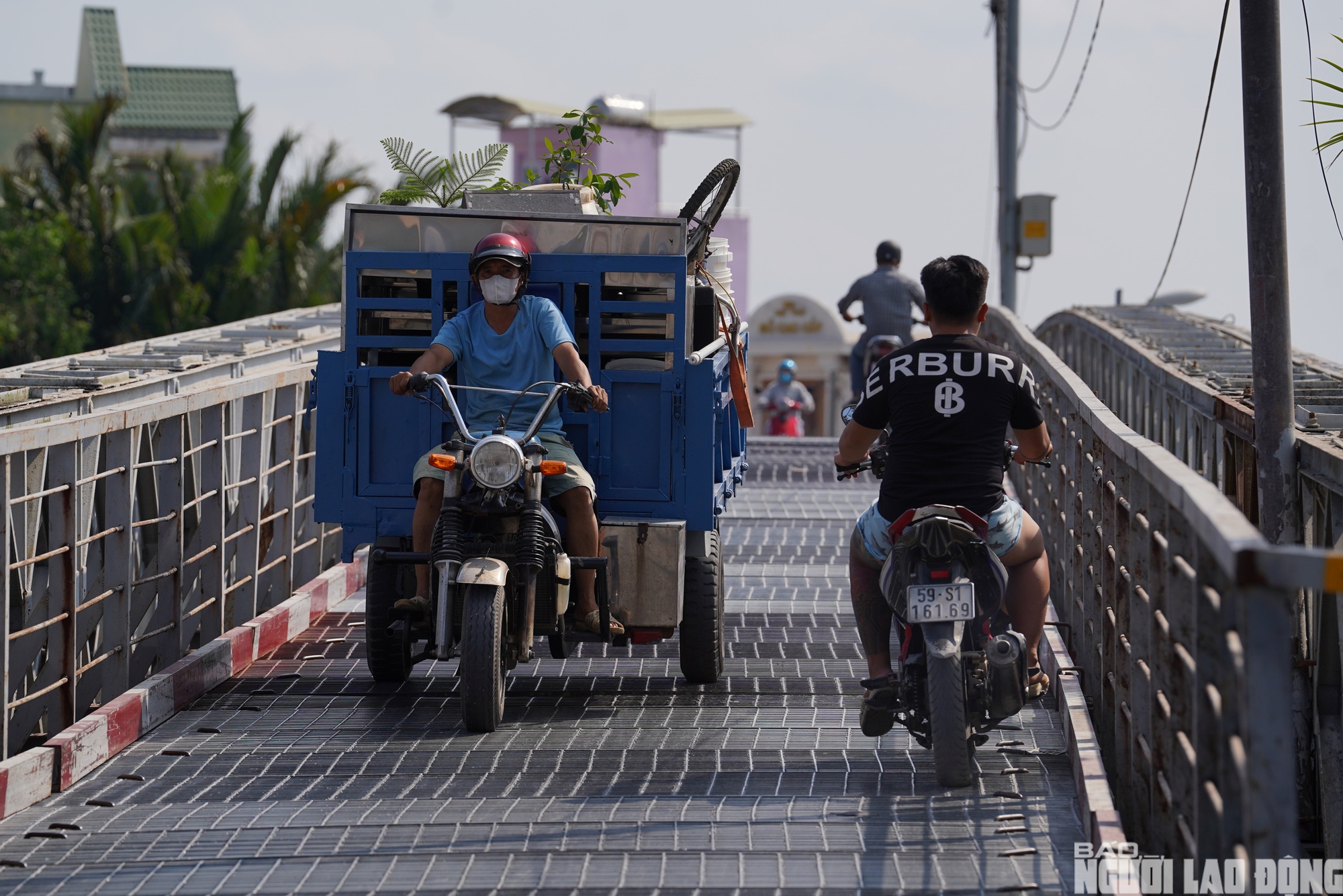 Cầu sắt cũ kết nối TPHCM - Tây Ninh rung lắc sau hơn nửa thế kỷ sử dụng- Ảnh 2.