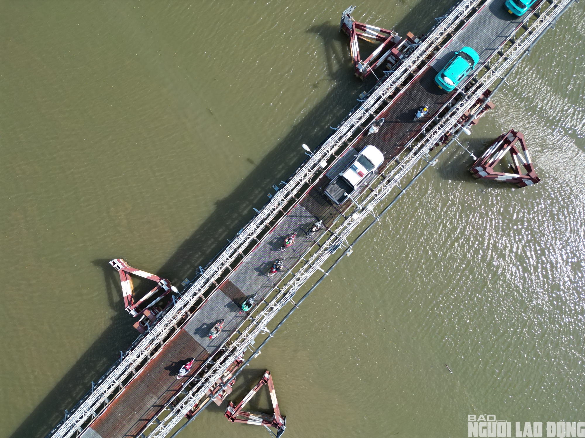Cầu sắt cũ kết nối TPHCM - Tây Ninh rung lắc sau hơn nửa thế kỷ sử dụng- Ảnh 4.