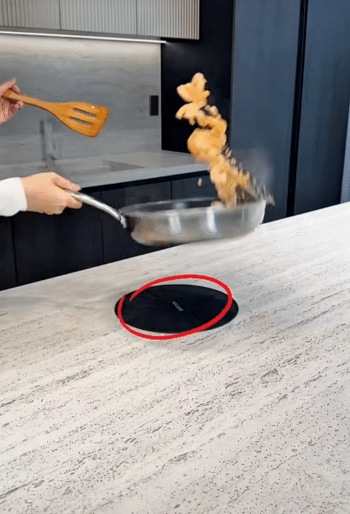 Hội chị em xôn xao với căn bếp có “bếp nấu vô hình”: Nhìn như bàn ăn, đặt nồi ở đâu nấu được ở đó- Ảnh 10.