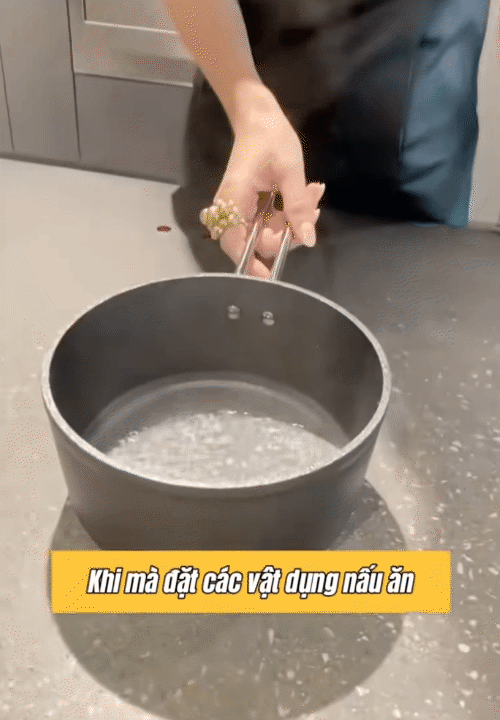 Hội chị em xôn xao với căn bếp có “bếp nấu vô hình”: Nhìn như bàn ăn, đặt nồi ở đâu nấu được ở đó- Ảnh 15.