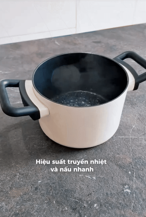 Hội chị em xôn xao với căn bếp có “bếp nấu vô hình”: Nhìn như bàn ăn, đặt nồi ở đâu nấu được ở đó- Ảnh 16.