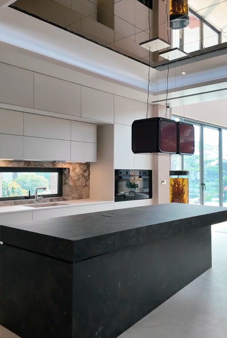 Hội chị em xôn xao với căn bếp có “bếp nấu vô hình”: Nhìn như bàn ăn, đặt nồi ở đâu nấu được ở đó- Ảnh 17.