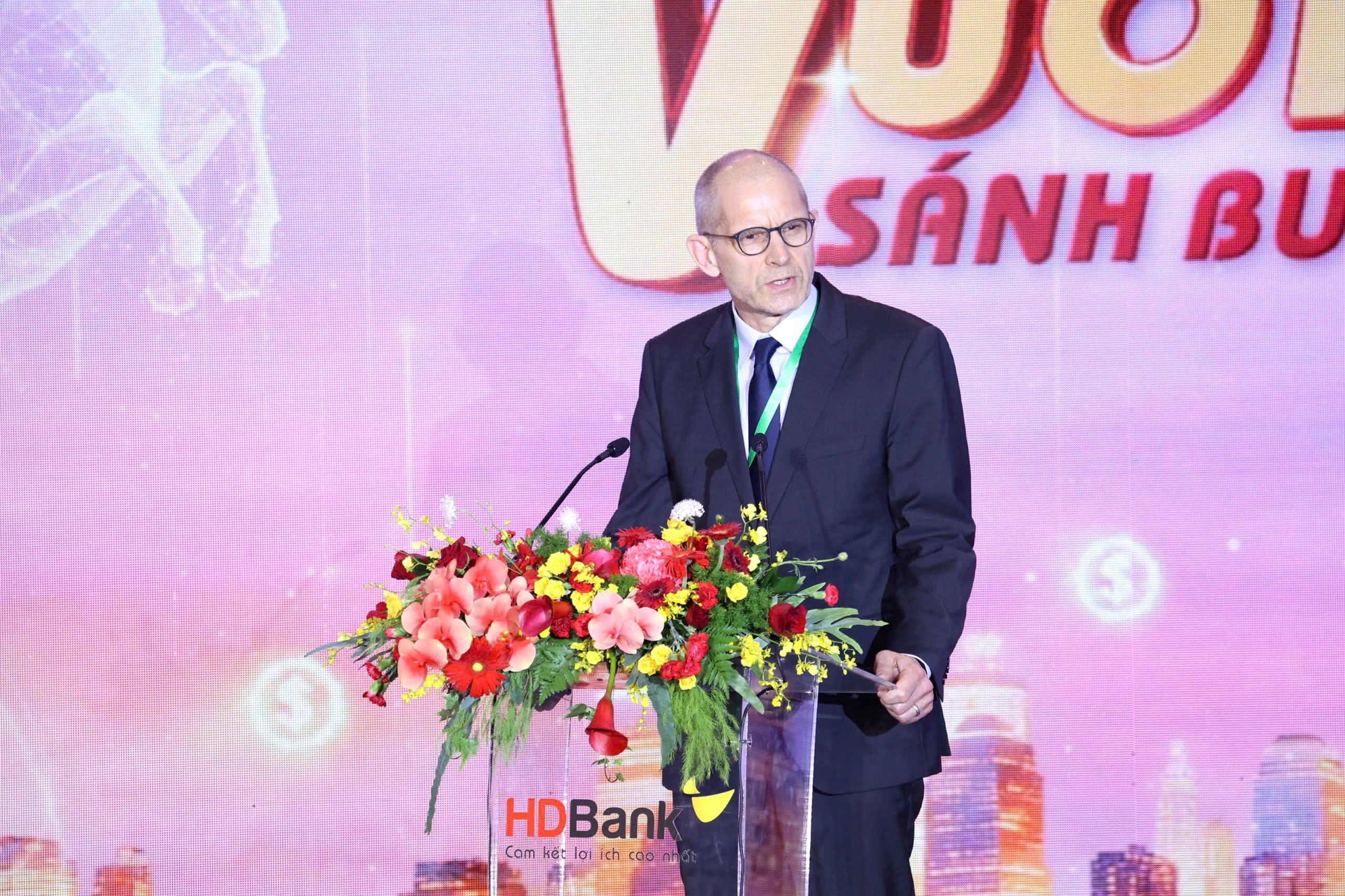 ĐHCĐ HDBank: Bước vào chu kỳ tăng trưởng mới, kế hoạch lợi nhuận năm 2026 tăng trên 40% - Ảnh 4.