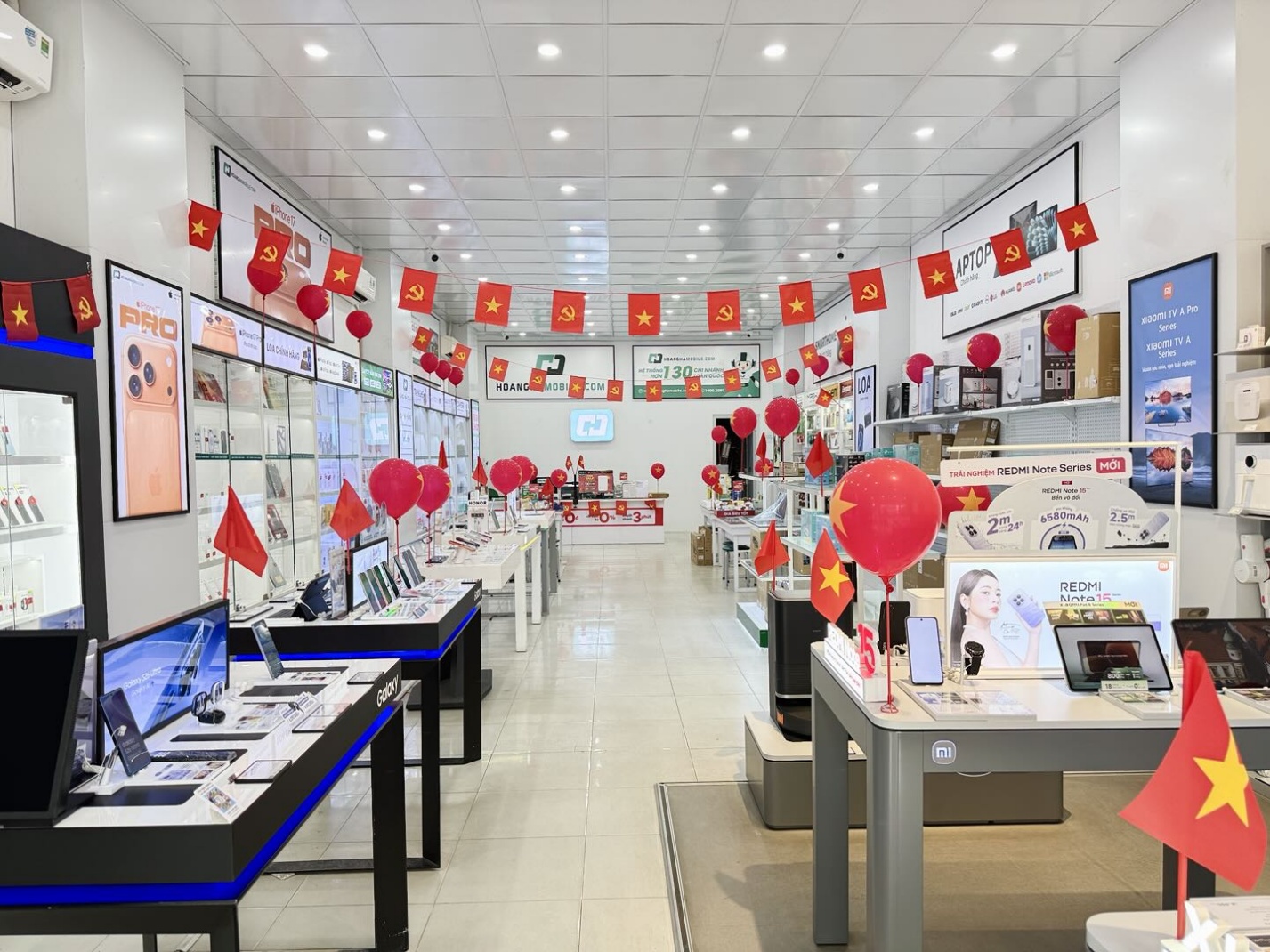 Không phải giá rẻ, điều gì thực sự làm nên 22 năm của Hoàng Hà Mobile? - Ảnh 1.