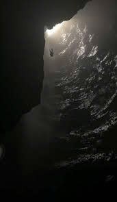 Phát hiện hang động mới tại Quảng Trị: Sở hữu thác nước 350 mét cực hiếm, chuyên gia chưa dám tiến sâu vì quá lạnh - Ảnh 1.