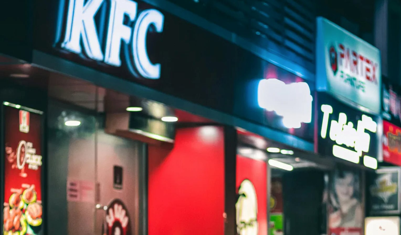 Chuyện gì đang xảy ra với KFC: Phải đóng cửa 25 chi nhánh tại một quốc gia ĐNÁ, cắt bỏ gần 2.000 nhân sự, nợ phải trả cao kỷ lục- Ảnh 1.