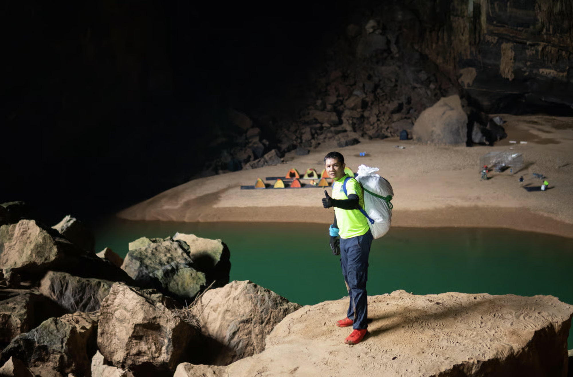 Phát hiện hang động mới tại Quảng Trị: Sở hữu thác nước 350 mét cực hiếm, chuyên gia chưa dám tiến sâu vì quá lạnh - Ảnh 5.