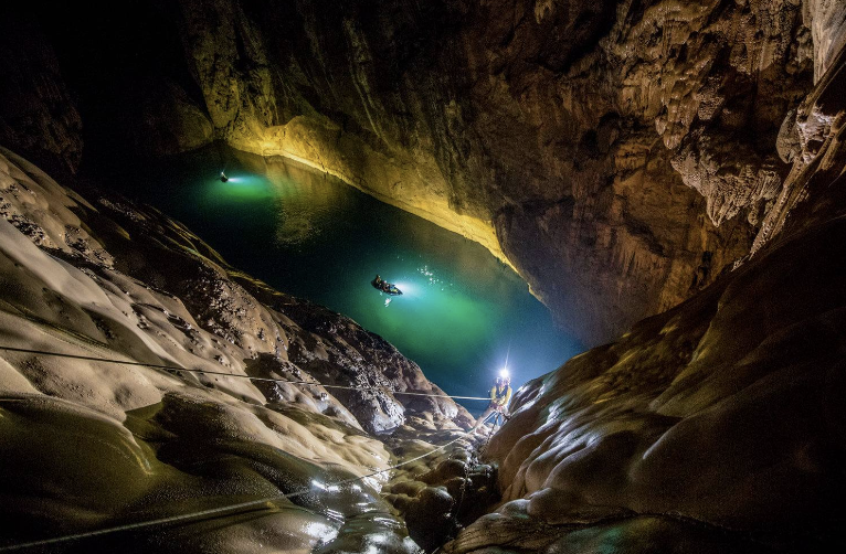 Phát hiện hang động mới tại Quảng Trị: Sở hữu thác nước 350 mét cực hiếm, chuyên gia chưa dám tiến sâu vì quá lạnh - Ảnh 2.