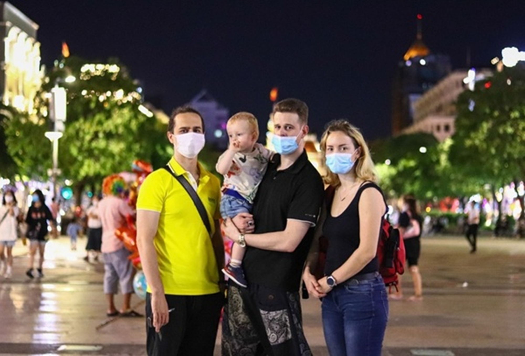 Khách Tây kể lại trải nghiệm lúc 1h sáng giữa thủ đô rồi đưa ra quyết định bất ngờ này- Ảnh 1.