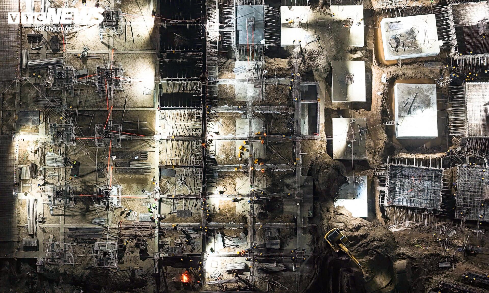 Đại công trường rực sáng xuyên đêm, tăng tốc xây sân vận động lớn nhất thế giới- Ảnh 14.