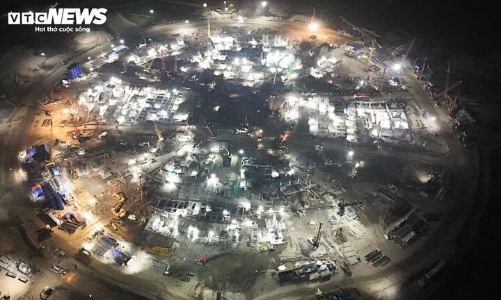 Đại công trường rực sáng xuyên đêm, tăng tốc xây sân vận động lớn nhất thế giới- Ảnh 5.