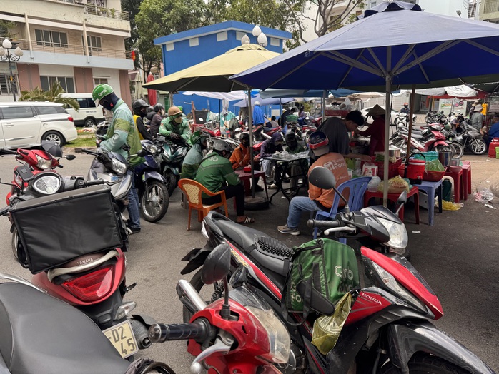 Đi một chuyến xe công nghệ, người dùng phải trả bao nhiêu loại phí?- Ảnh 1.