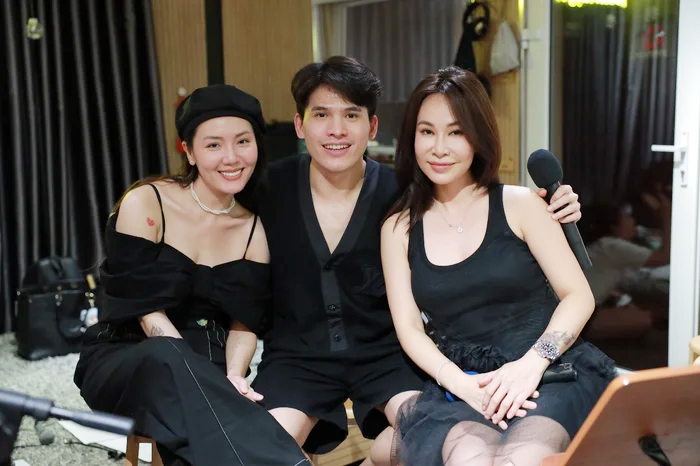 Nữ ca sĩ xinh đẹp, độc thân: Tuổi 42 bất ngờ công khai "con trai" - Ảnh 3.