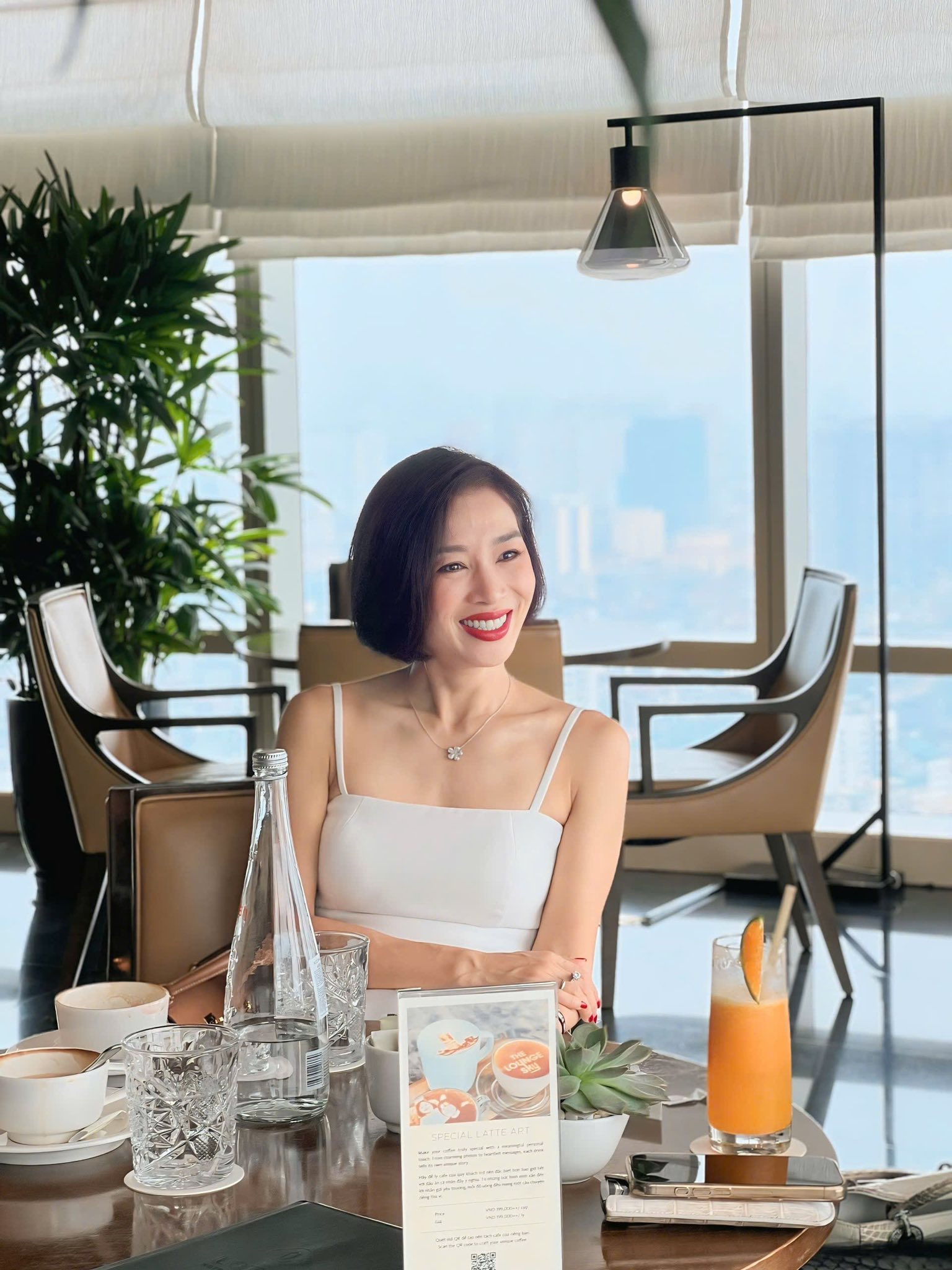 Nhan sắc hoa khôi Việt cưới đại gia "nghèo nhất trong số những người theo đuổi" - Ảnh 10.