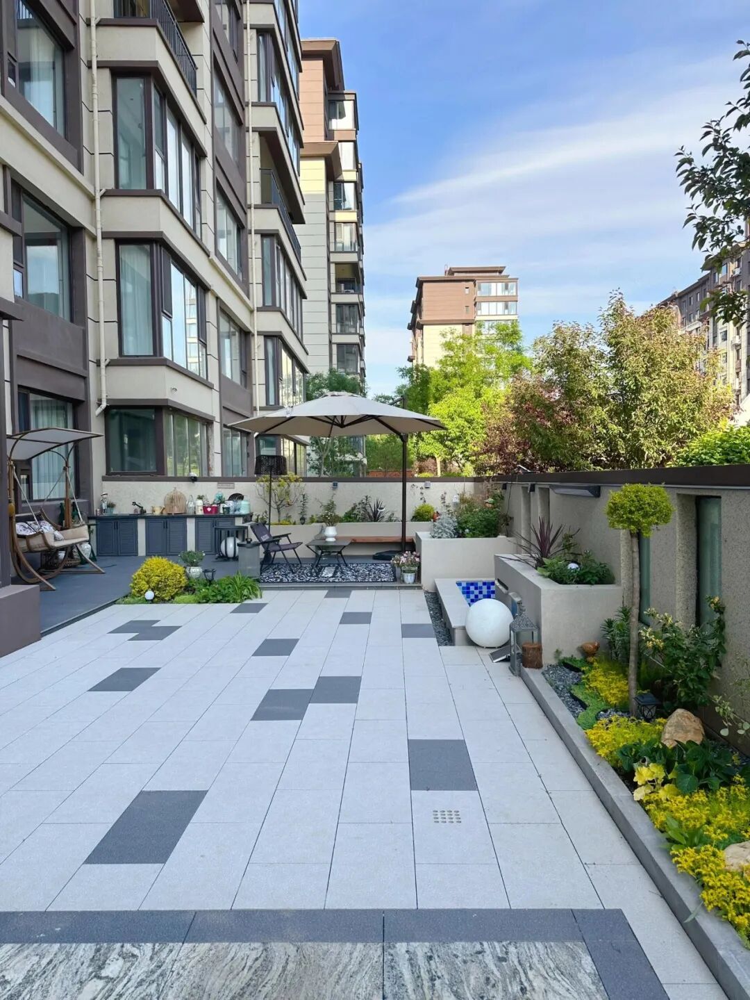 Tôi bán căn hộ tầng 1 sau 3 năm chịu đựng - chuyển lên tầng cao nhất mới hiểu: Chọn sai tầng có thể ảnh hưởng trầm trọng đến chất lượng sống - Ảnh 1.