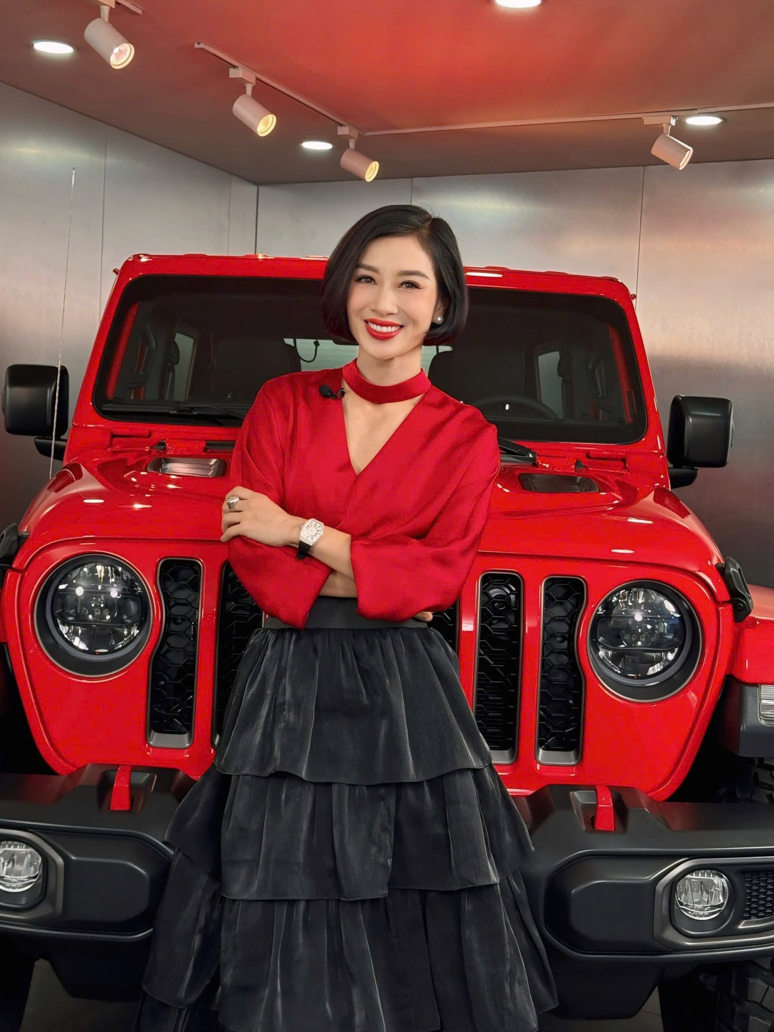 Nhan sắc hoa khôi Việt cưới đại gia "nghèo nhất trong số những người theo đuổi" - Ảnh 4.