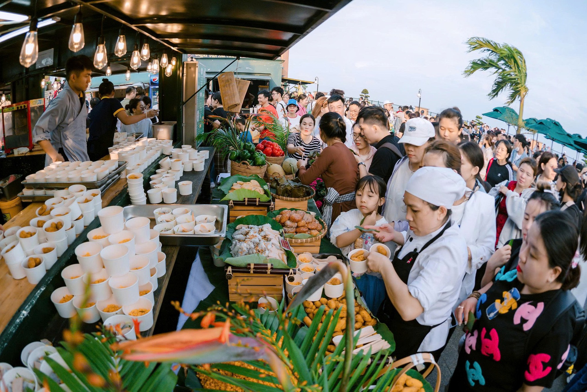 Tin rất vui: Xuyên lễ 30/4, toàn bộ người dân Việt Nam được mua sắm tại đây mà không cần dùng tiền - Ảnh 5.