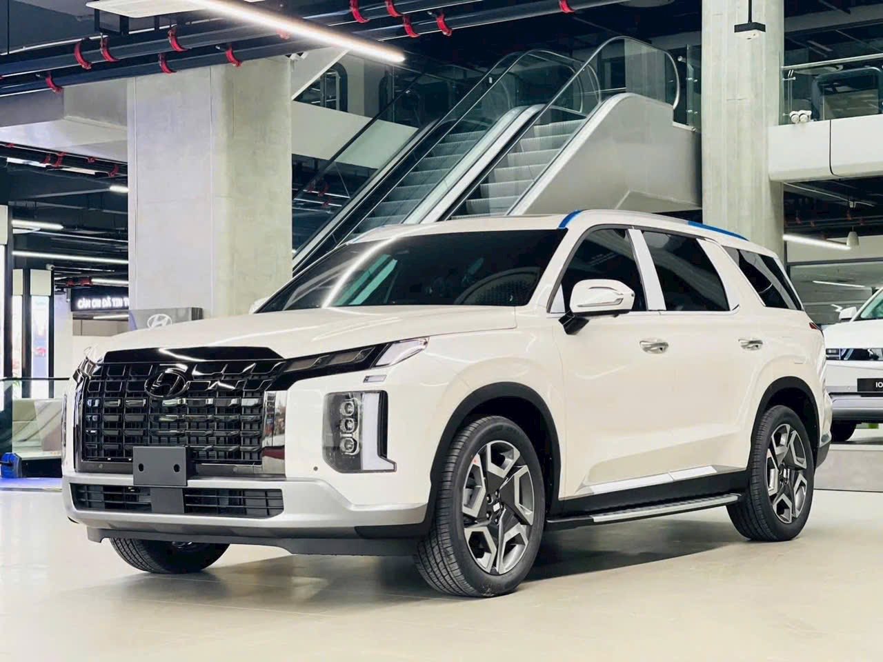 Hyundai Palisade giảm giá niêm yết tới 170 triệu đồng: Bản ‘base’ chỉ còn 1,299 tỷ đồng, rẻ hơn cả Santa Fe tầm trung- Ảnh 1.