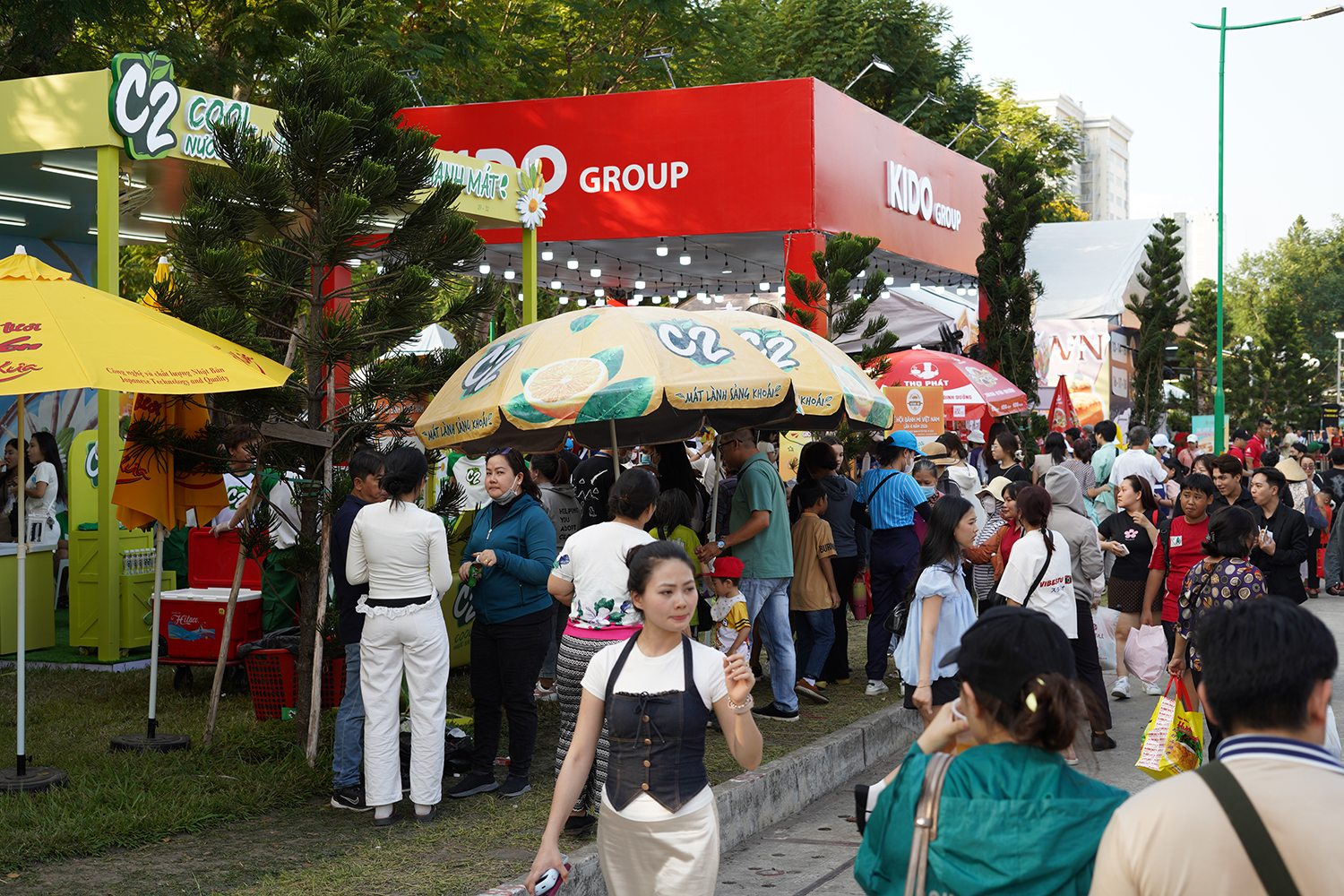 Có thể gặp cả thành phố ở Lễ hội Bánh mì Việt Nam hôm nay, khách ngó lơ mọi gian hàng chỉ để chen chân mua một ổ Huynh Hoa- Ảnh 10.