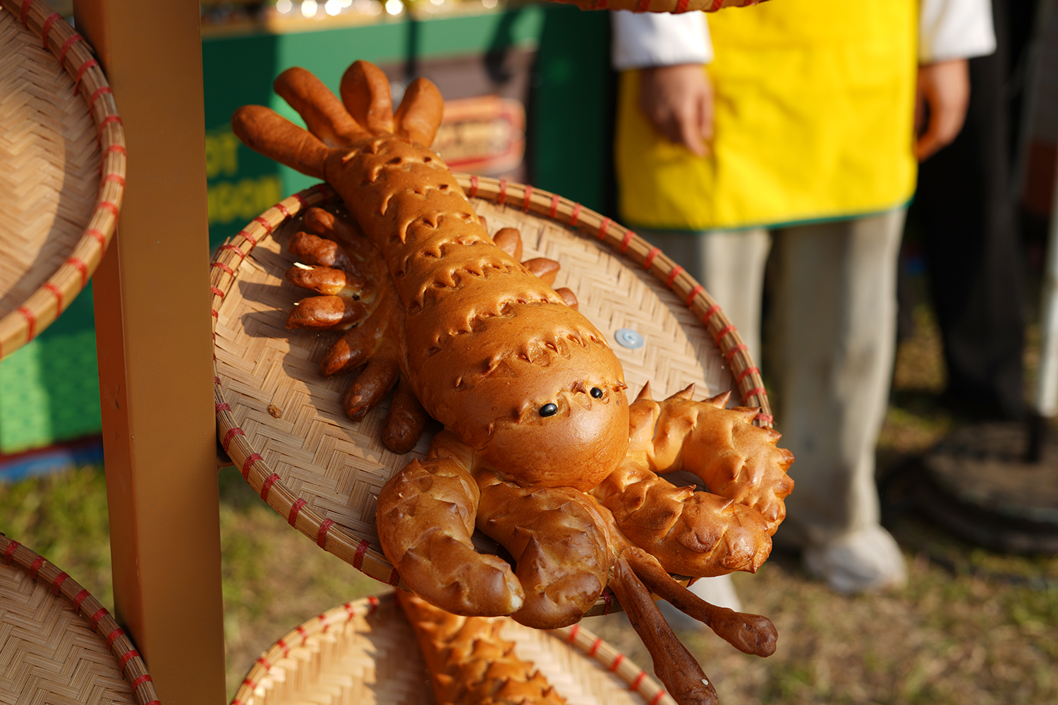 Có thể gặp cả thành phố ở Lễ hội Bánh mì Việt Nam hôm nay, khách ngó lơ mọi gian hàng chỉ để chen chân mua một ổ Huynh Hoa- Ảnh 7.