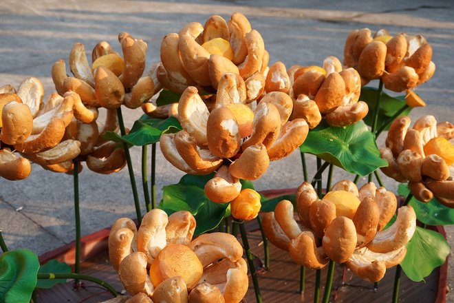 Có thể gặp cả thành phố ở Lễ hội Bánh mì Việt Nam hôm nay, khách ngó lơ mọi gian hàng chỉ để chen chân mua một ổ Huynh Hoa- Ảnh 3.