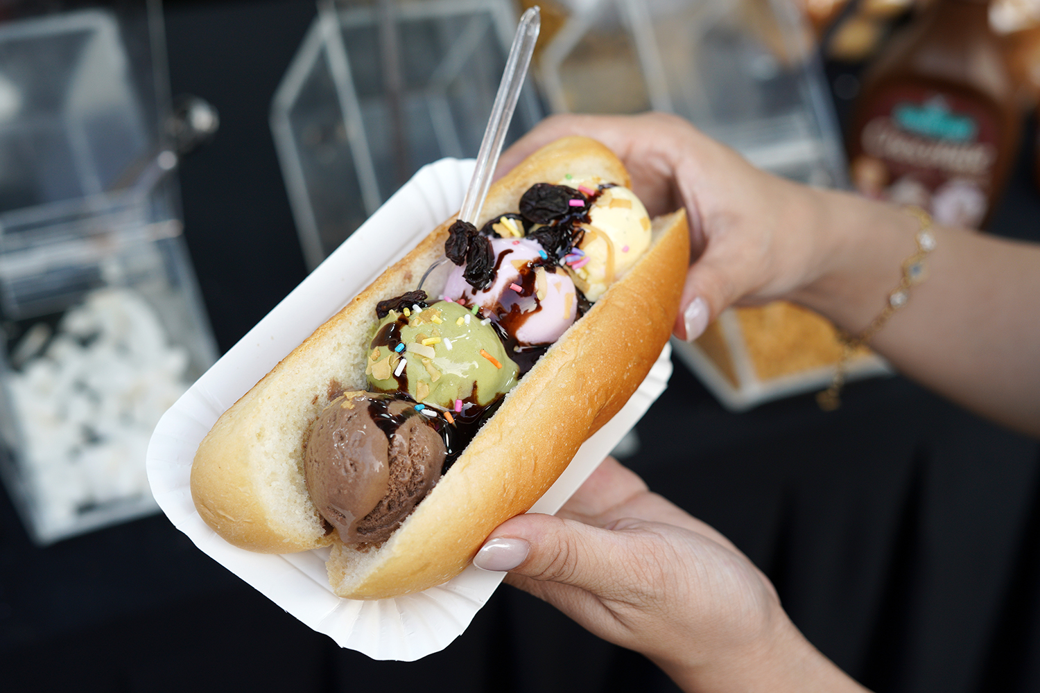 Có thể gặp cả thành phố ở Lễ hội Bánh mì Việt Nam hôm nay, khách ngó lơ mọi gian hàng chỉ để chen chân mua một ổ Huynh Hoa- Ảnh 14.