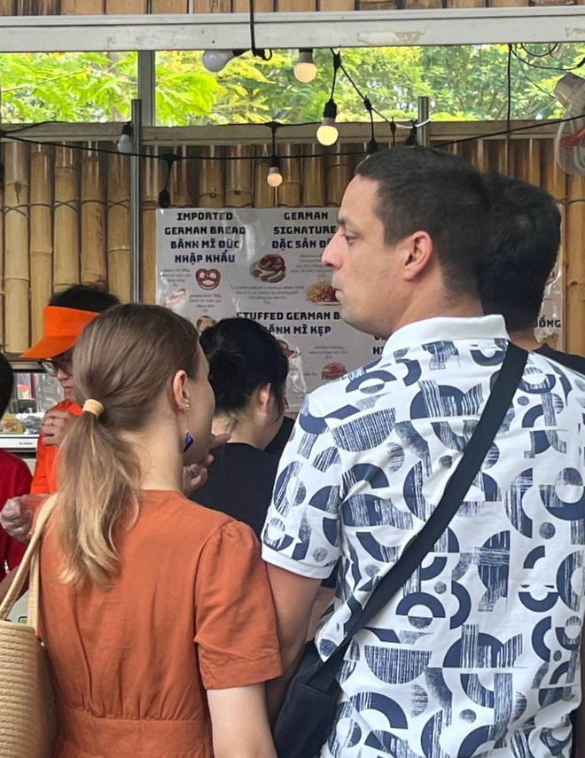 Có thể gặp cả thành phố ở Lễ hội Bánh mì Việt Nam hôm nay, khách ngó lơ mọi gian hàng chỉ để chen chân mua một ổ Huynh Hoa- Ảnh 15.
