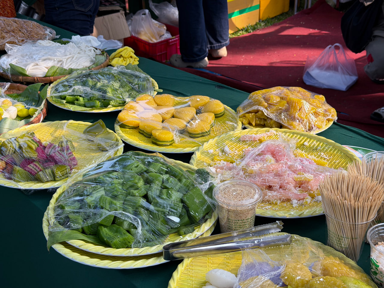 Có thể gặp cả thành phố ở Lễ hội Bánh mì Việt Nam hôm nay, khách ngó lơ mọi gian hàng chỉ để chen chân mua một ổ Huynh Hoa- Ảnh 25.