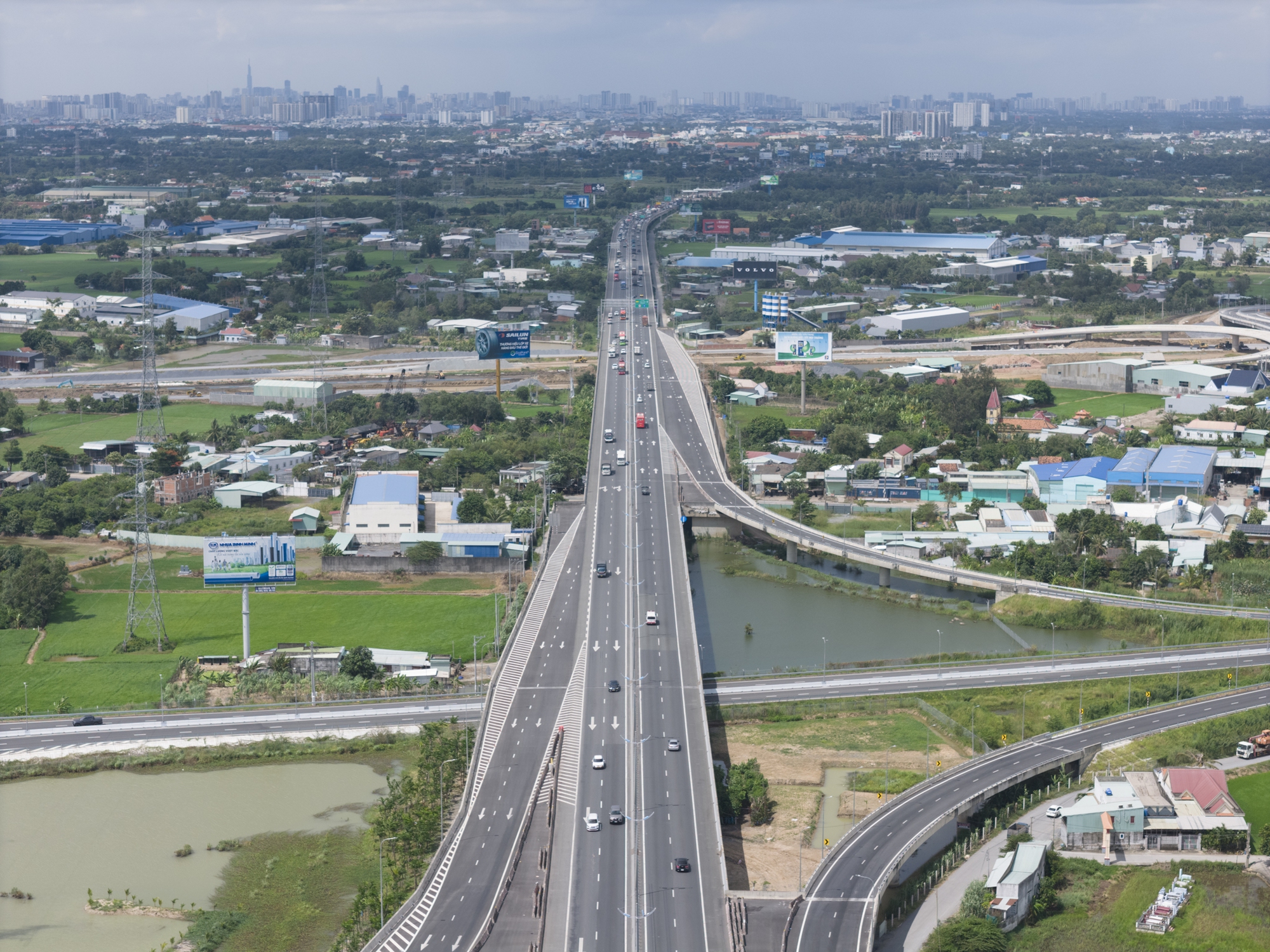 Tây Ninh tích trữ cát đá đất phục vụ đường Vành đai 4 và cao tốc TPHCM 2026 - Ảnh 2.